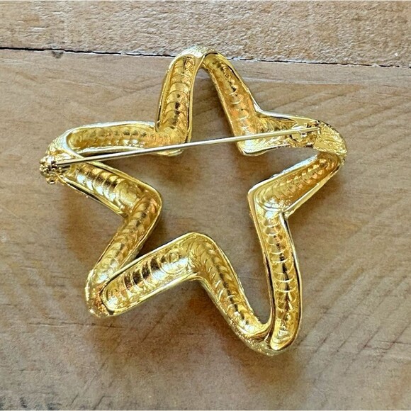 Vintage St John Open Star Brooch Pin Gold Tone Star Brooch Used - Picture 5 of 9